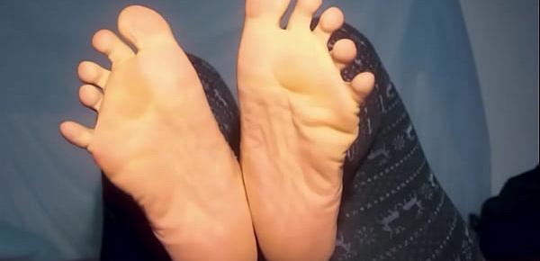 trendsEbony MILF teasing you with her amazing feet